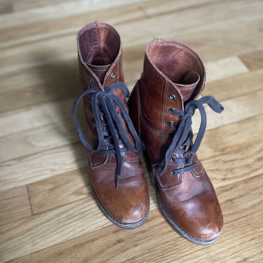 Frye Sabrina Brown Leather Lace Up Boots with Chunky Heel - Picture 4 of 4